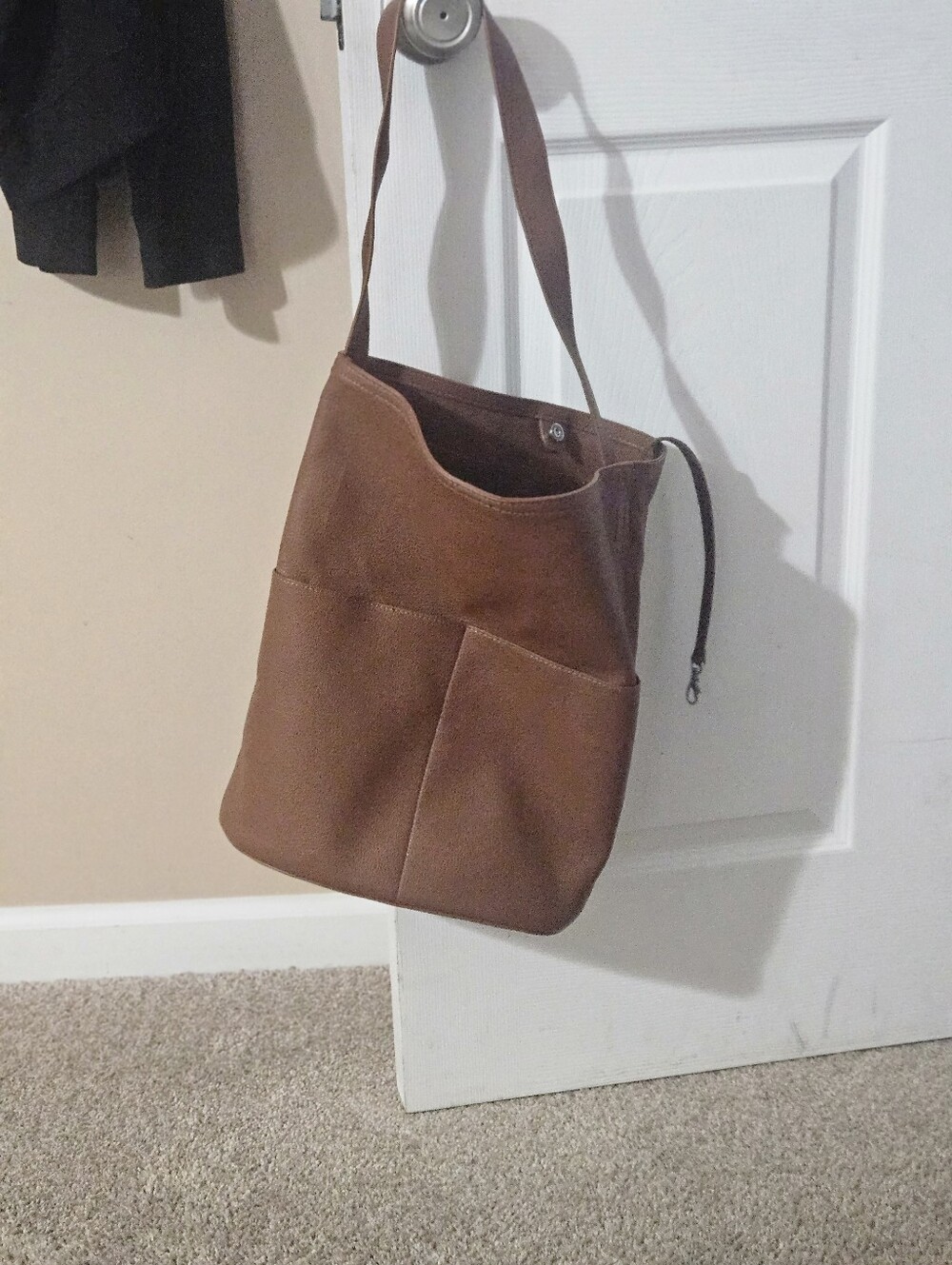 Classic Women's  Brown Leather Shoulder Bag. LANDS End